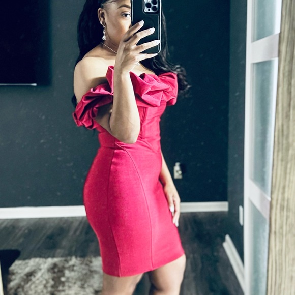 Red Dress - Picture 4 of 4